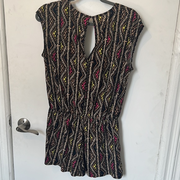 BCBGeneration Short Sleeve Tribal Romper - Picture 5 of 5